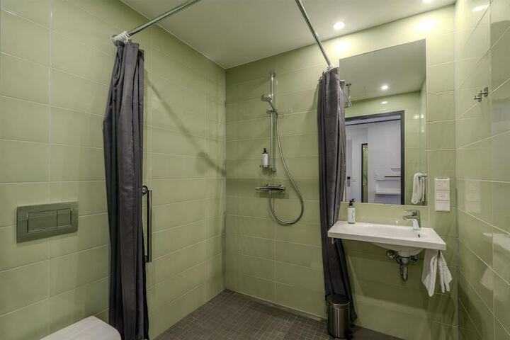 Room 30 of 40