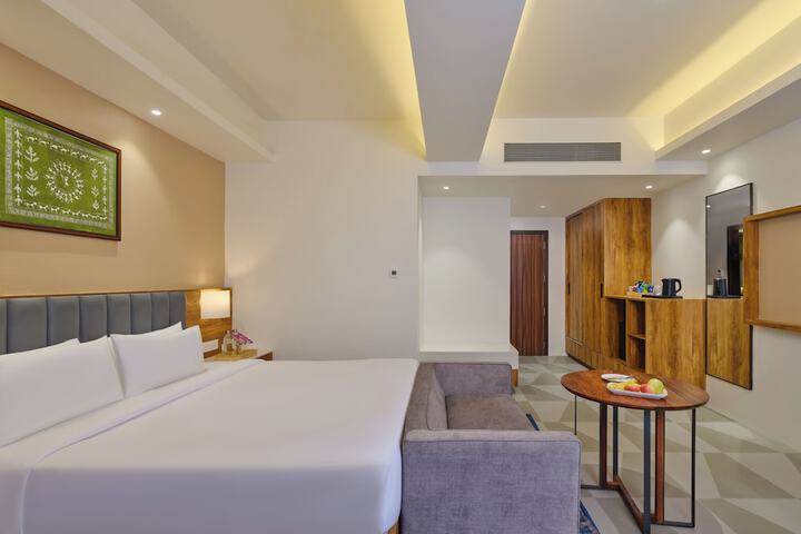 Room 8 of 25