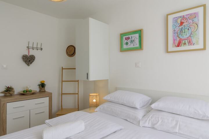 Room 5 of 23