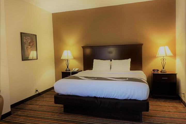1 King Bed (7 of 12)