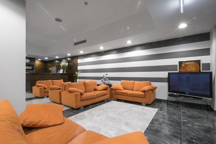 Lobby lounge