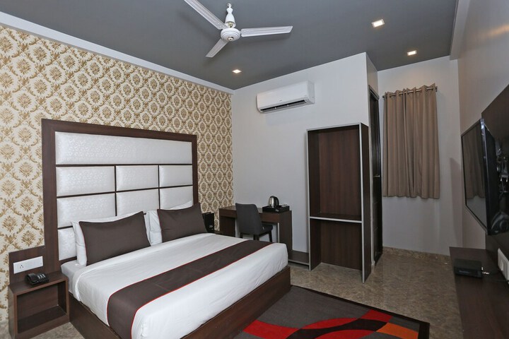 Room 12 of 28