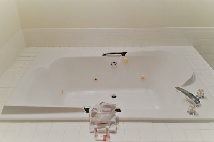 Jetted tub