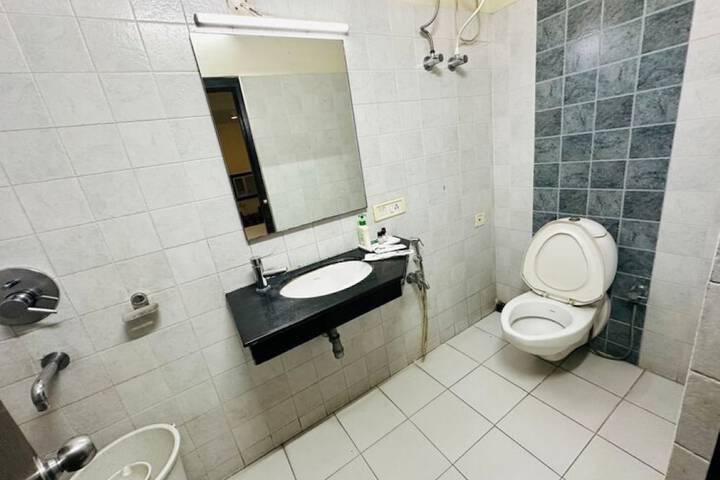 Room 4 of 6