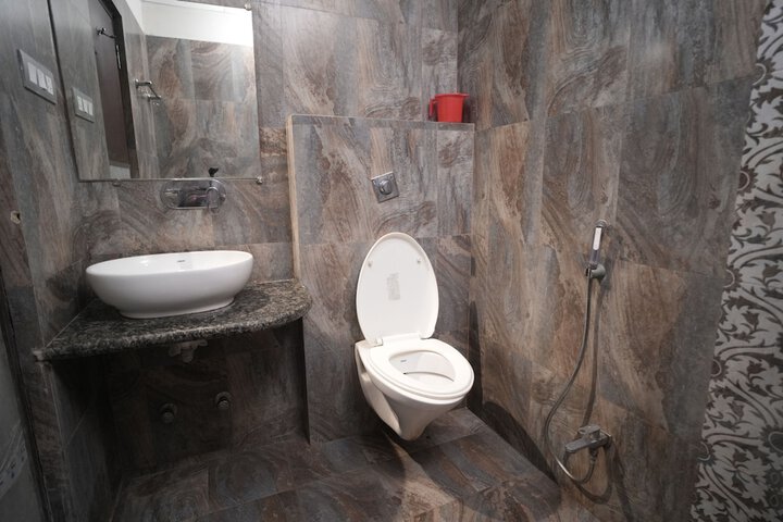 Room 18 of 25