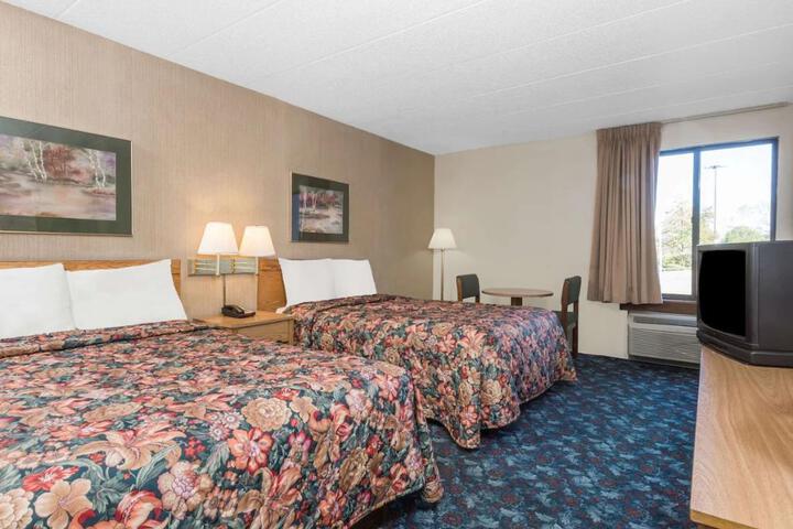2 Double Beds (2 of 5)