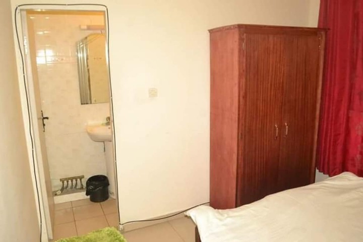 Room 6 of 11