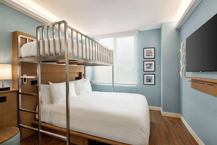 Deluxe Queen Bed (13 of 33)