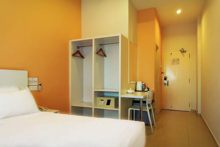 Room 12 of 38