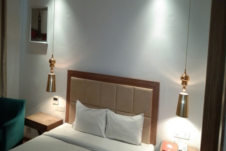 Room 27 of 72