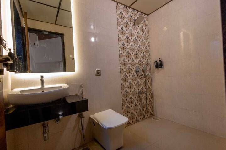 Room 28 of 61
