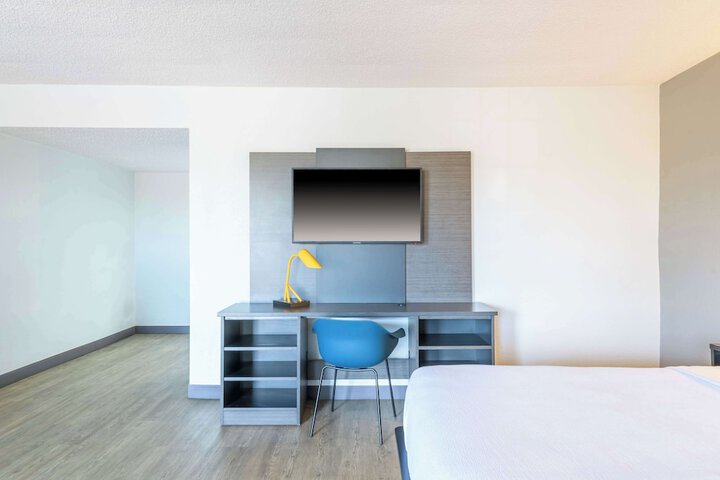 1 King Bed Suite (6 of 13)