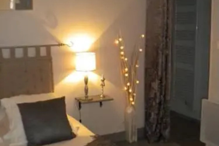 Room 9 of 15