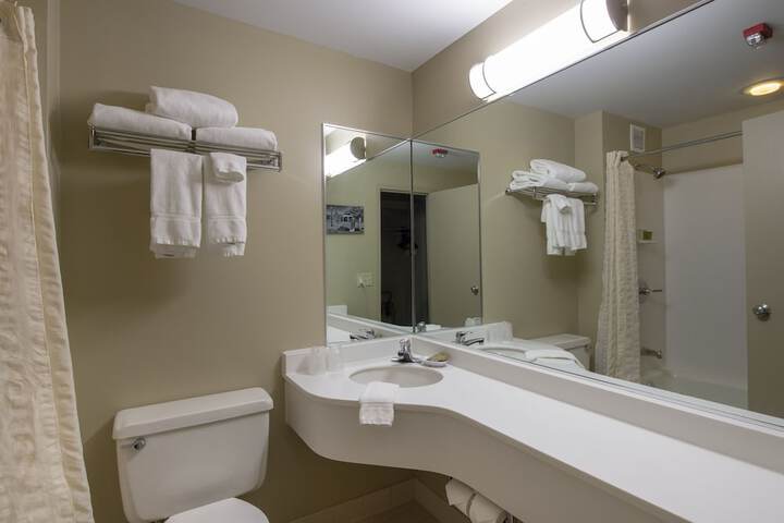 2 Double Beds (13 of 16)