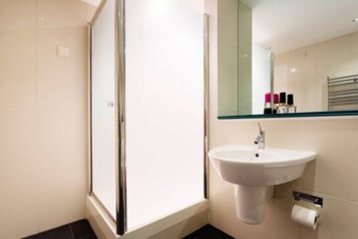 Room 4 of 20