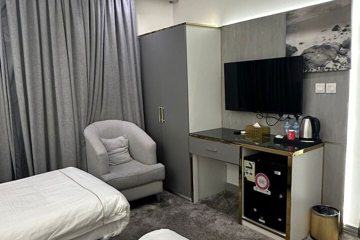Room 30 of 43