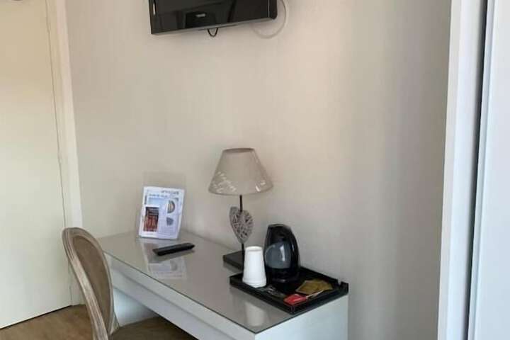 Room 9 of 48