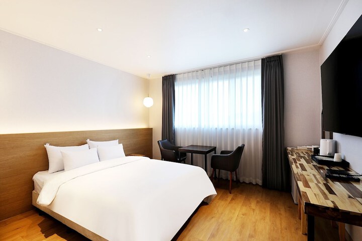 Room 7 of 30