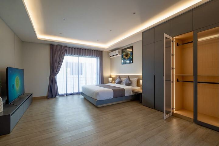 Room 42 of 211