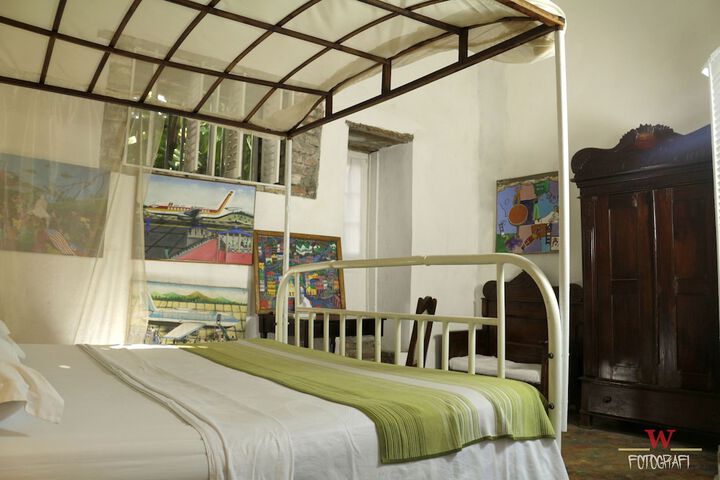 Room 15 of 163