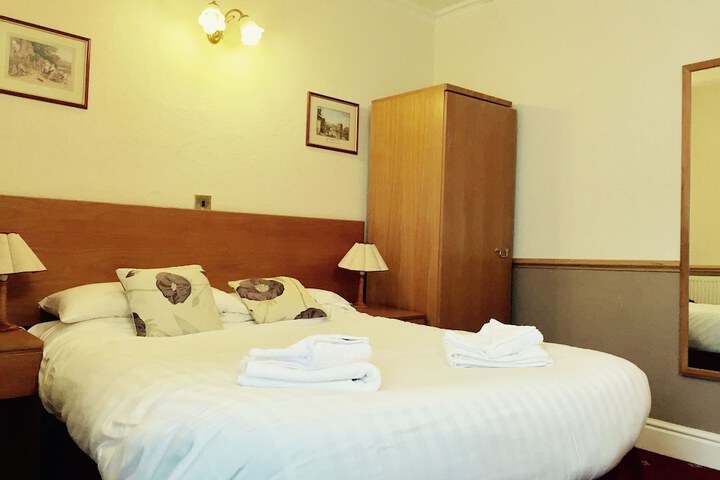 Room 6 of 38