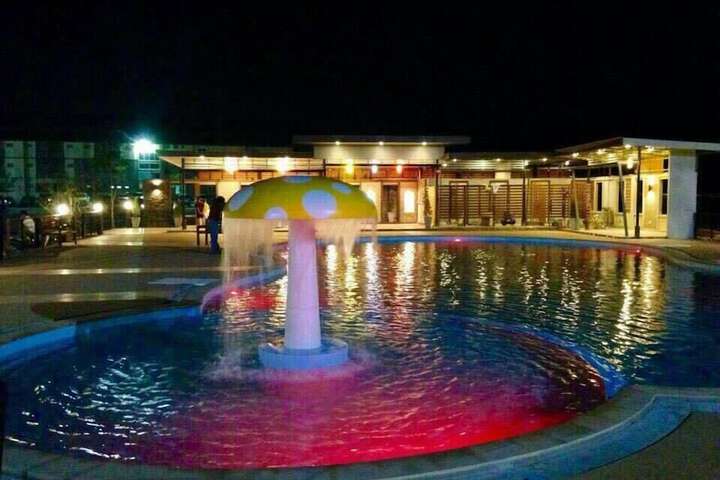 Pool Hotel