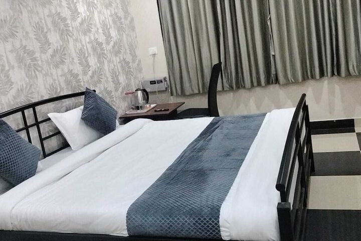 Room 10 of 18