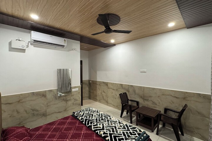 Room 12 of 30