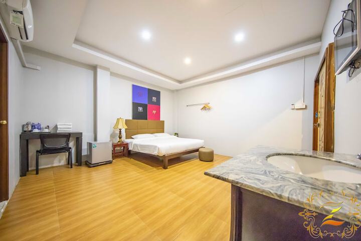 Room 12 of 47