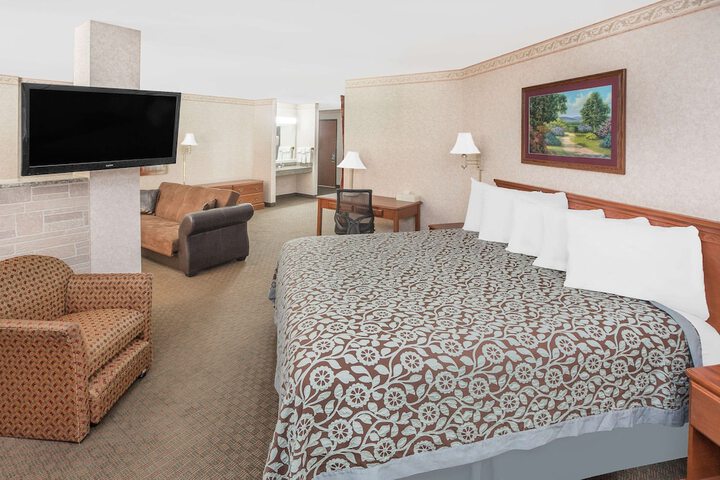 1 King Bed (9 of 12)