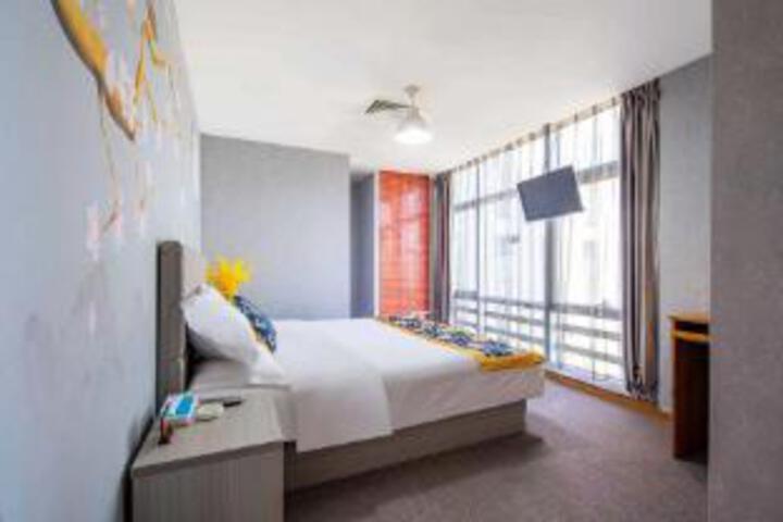 Room 4 of 6