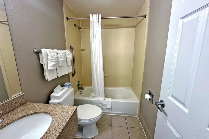 2 Double Beds (5 of 7)