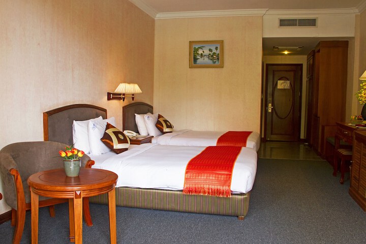 Room 33 of 65