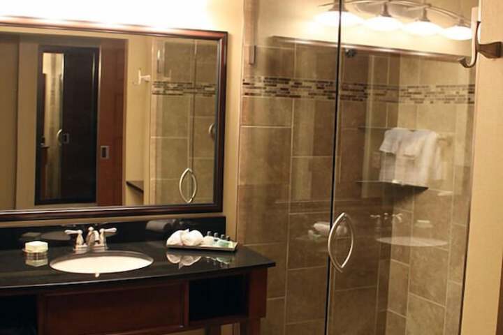 Room 10 of 68