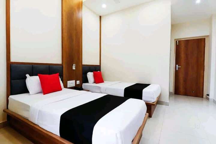 Room 6 of 16