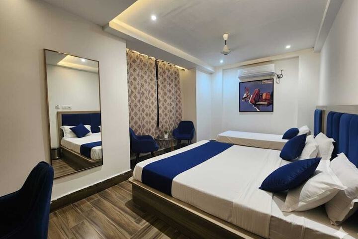 Lakhdatar Hotel