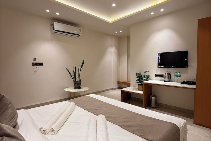 Room 5 of 50