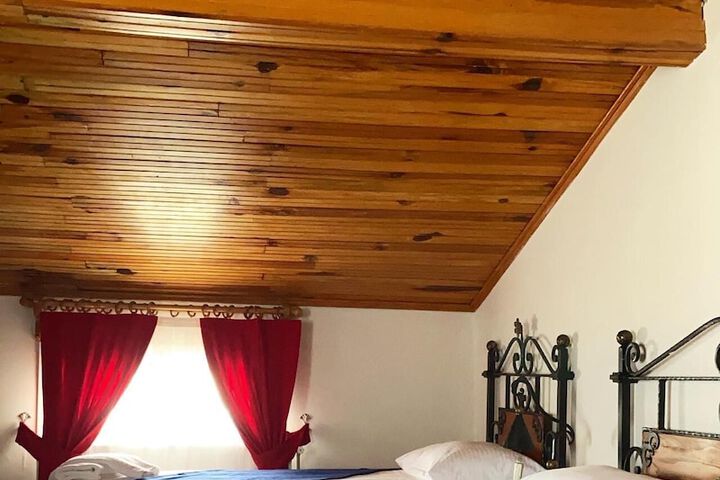 Room 2 of 7