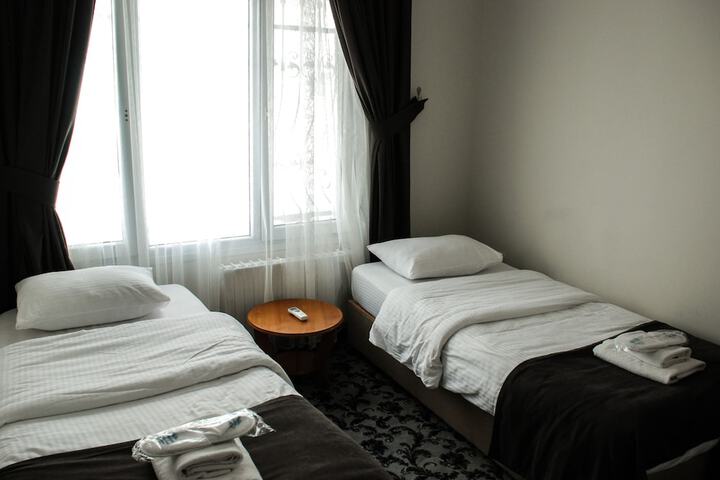 Room 6 of 90