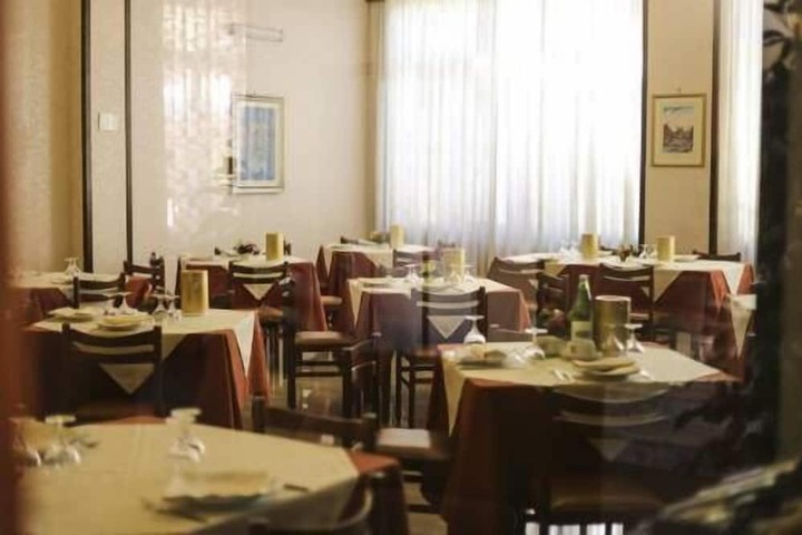 Dining 13 of 22