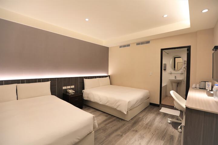 Room 37 of 79