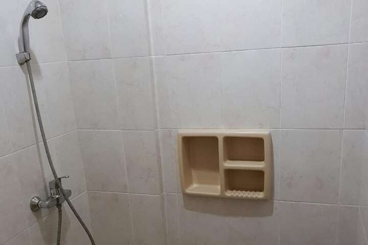 Room 11 of 16