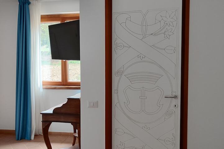 Room 9 of 34