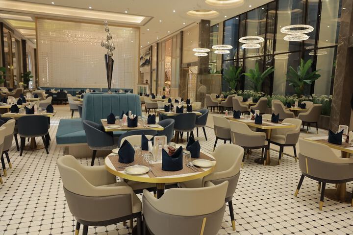 Dining 65 of 69