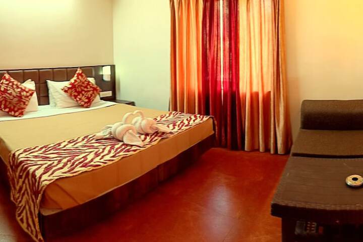 Room 13 of 28
