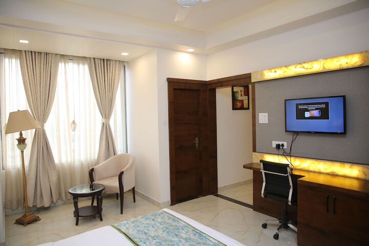 Room 3 of 28