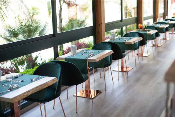 Dining 45 of 57