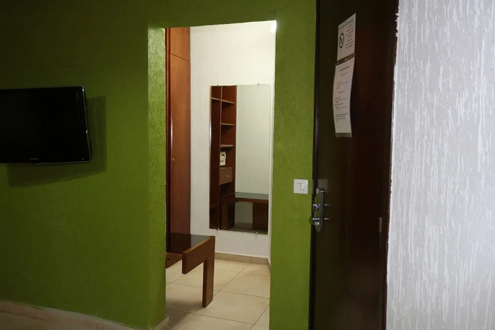 Room 15 of 25