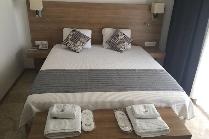 Room 33 of 65
