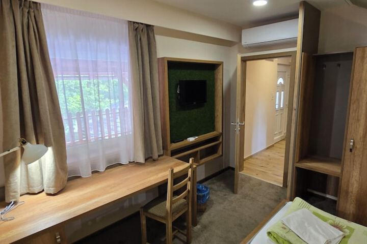 Room 34 of 79